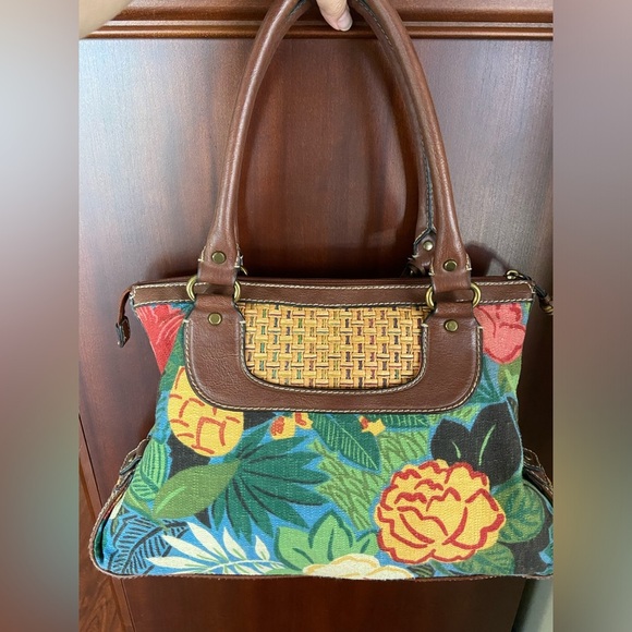 FOSSIL Vintage Floral Canvas Leather & Straw Shoulder Bag
With Key - Picture 4 of 13